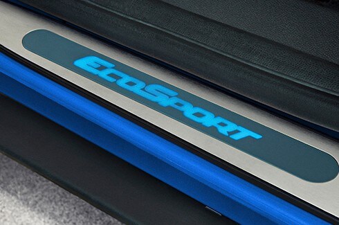 Explorar Ford EcoSport - Accesorios - Exterior - Plancha Protectora de Zócalo con Luz.